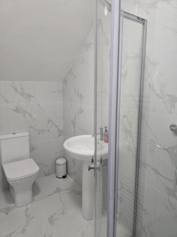 Bagno di Abi's World - 23 Kilmartin Grove Green, Hollystown, Dublin 15