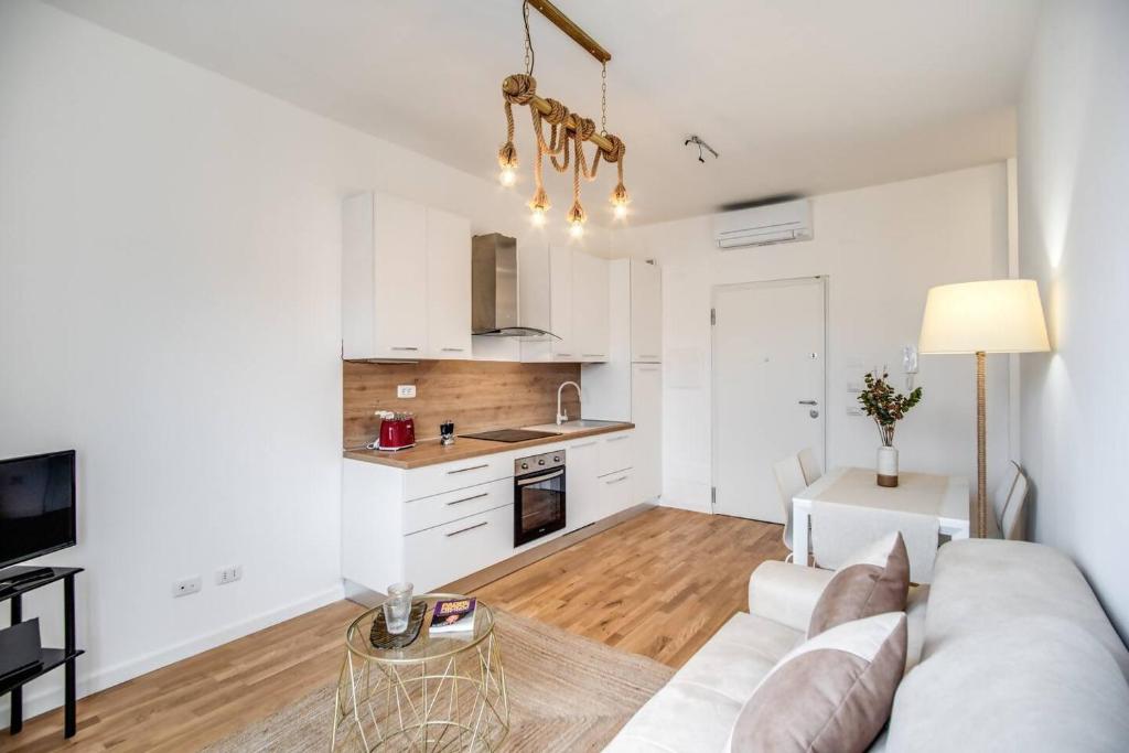 Naos Suite close Popolo Square