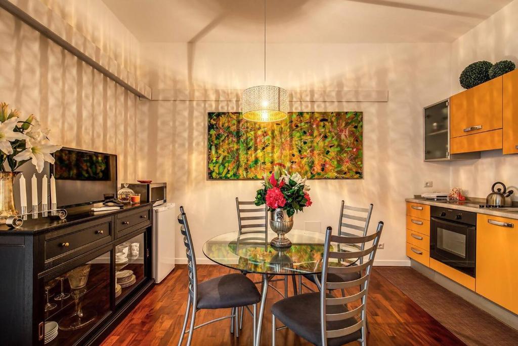 Kuchnia lub aneks kuchenny w obiekcie Lovely apartment close Vatican