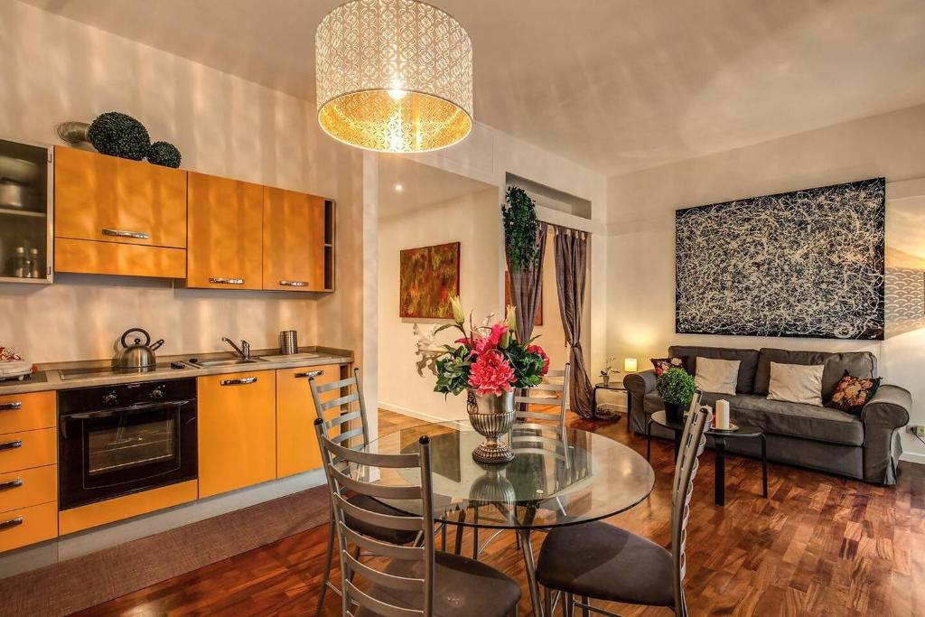 Kuchnia lub aneks kuchenny w obiekcie Lovely apartment close Vatican