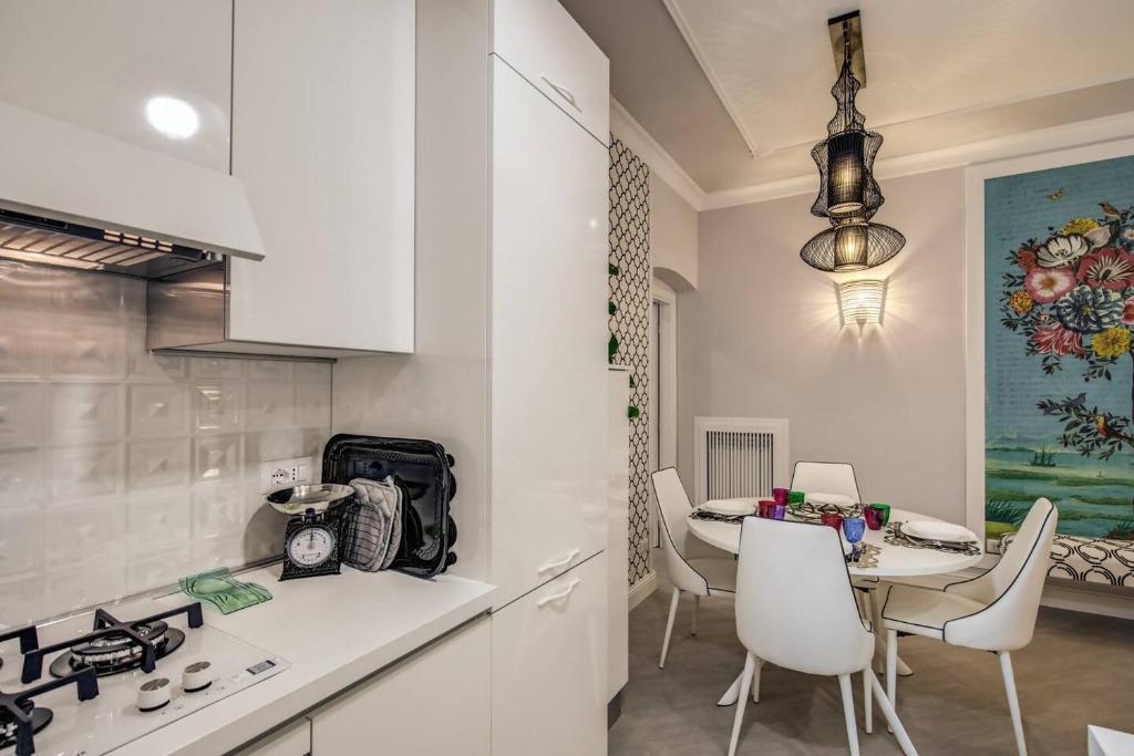 Kuchnia lub aneks kuchenny w obiekcie Flat with terrace by Vatican