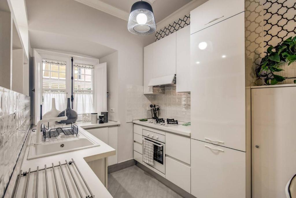 Kuchnia lub aneks kuchenny w obiekcie Flat with terrace by Vatican