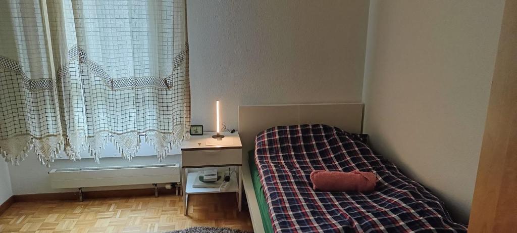 Ένα ή περισσότερα κρεβάτια σε δωμάτιο στο Jolie Chambre confortable dans un appartement