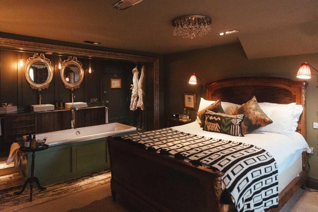 The Five Bells Inn - 