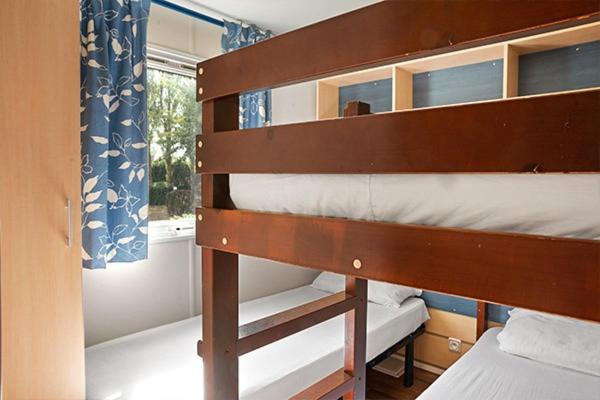 Postel nebo postele na pokoji v ubytování Camping Le Mas de Sireuil