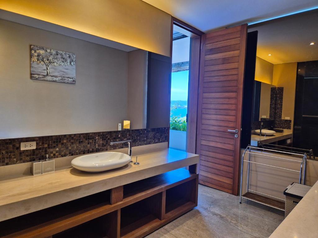 Koupelna v ubytování Villa Skyfall Thailand Phuket