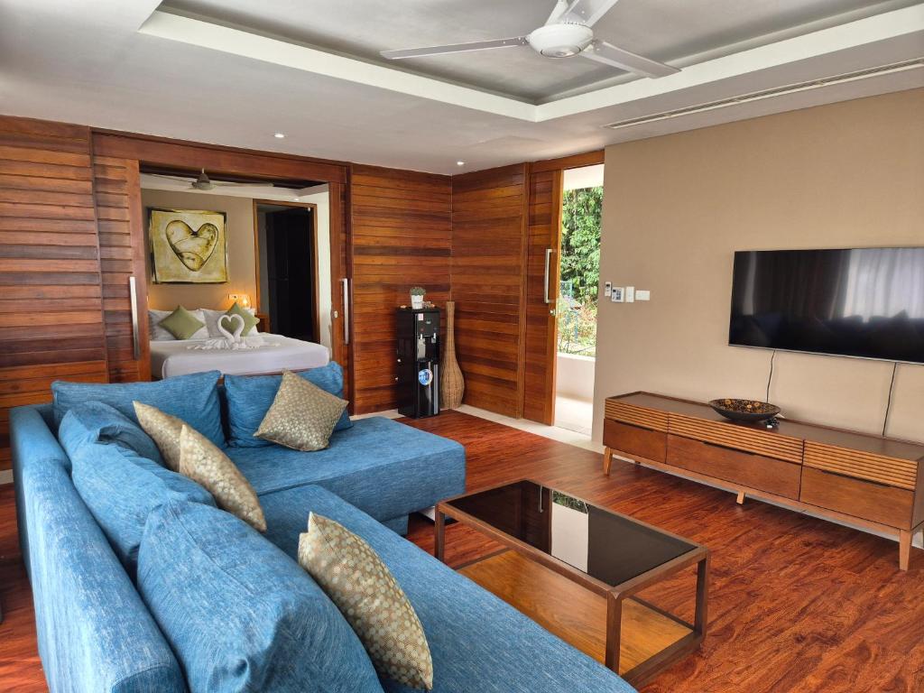 TV a/nebo společenská místnost v ubytování Villa Skyfall Thailand Phuket