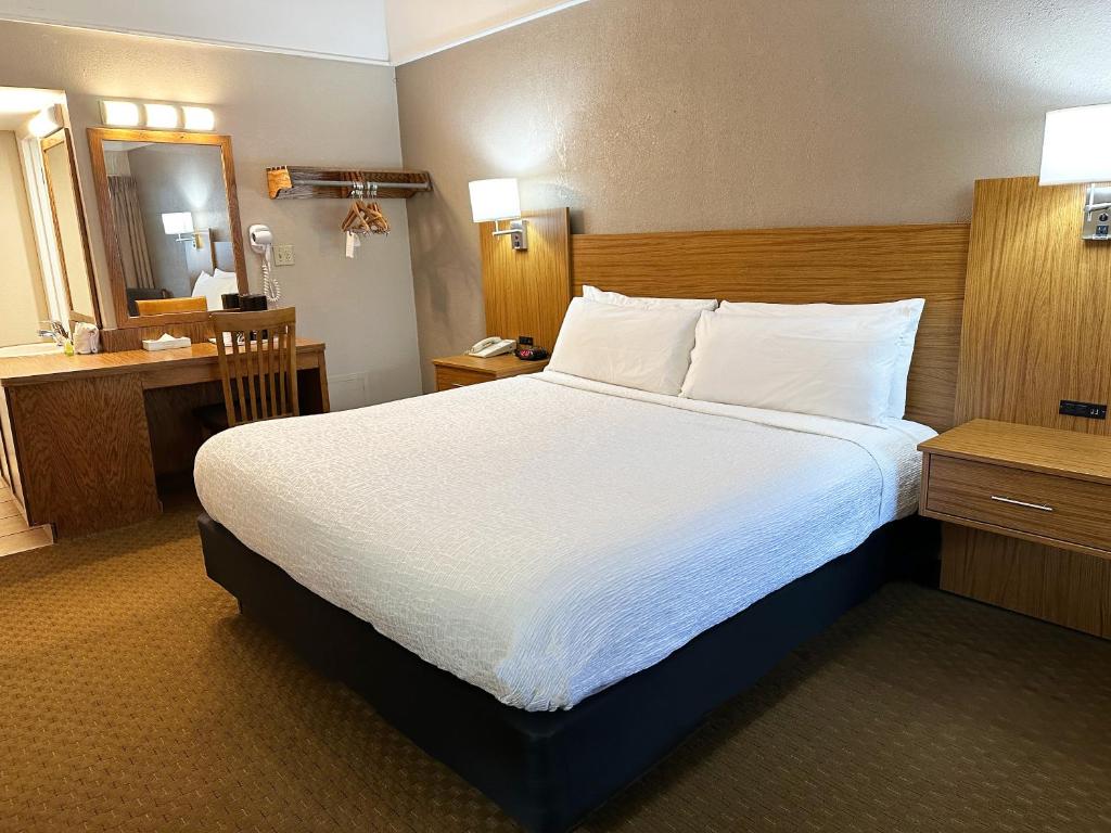 Кровать или кровати в номере Sidney James Mountain Lodge
