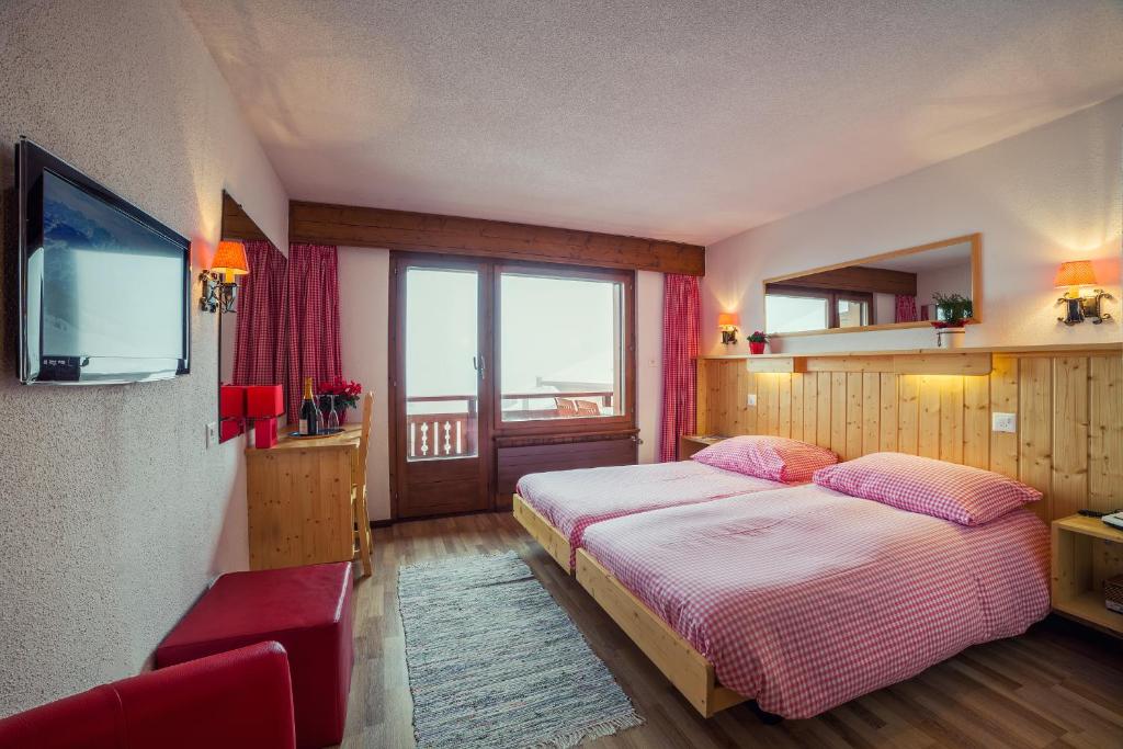 Postel nebo postele na pokoji v ubytování Hotel Mirabeau