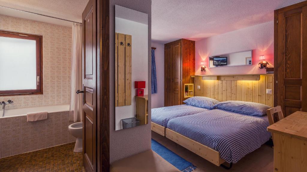 Postel nebo postele na pokoji v ubytování Hotel Mirabeau