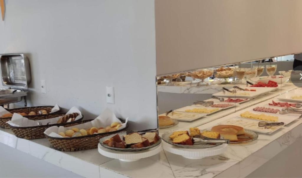 a buffet line with many different types of food at Shopping 44 Hotel in Goiânia