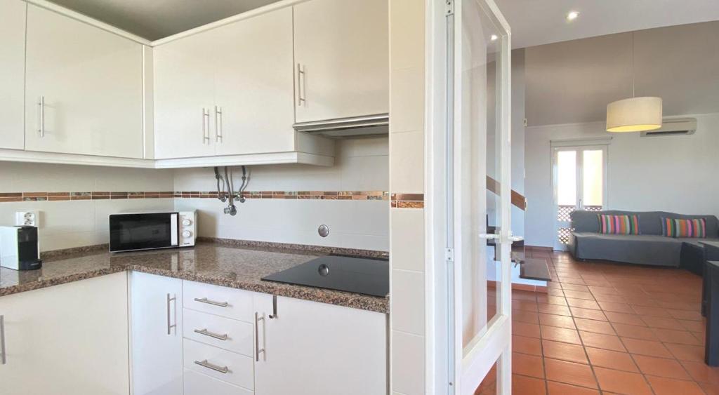 Kuchyň nebo kuchyňský kout v ubytování Penthouse Duplex Marina Plaza T1 HsR Marina Vilamoura