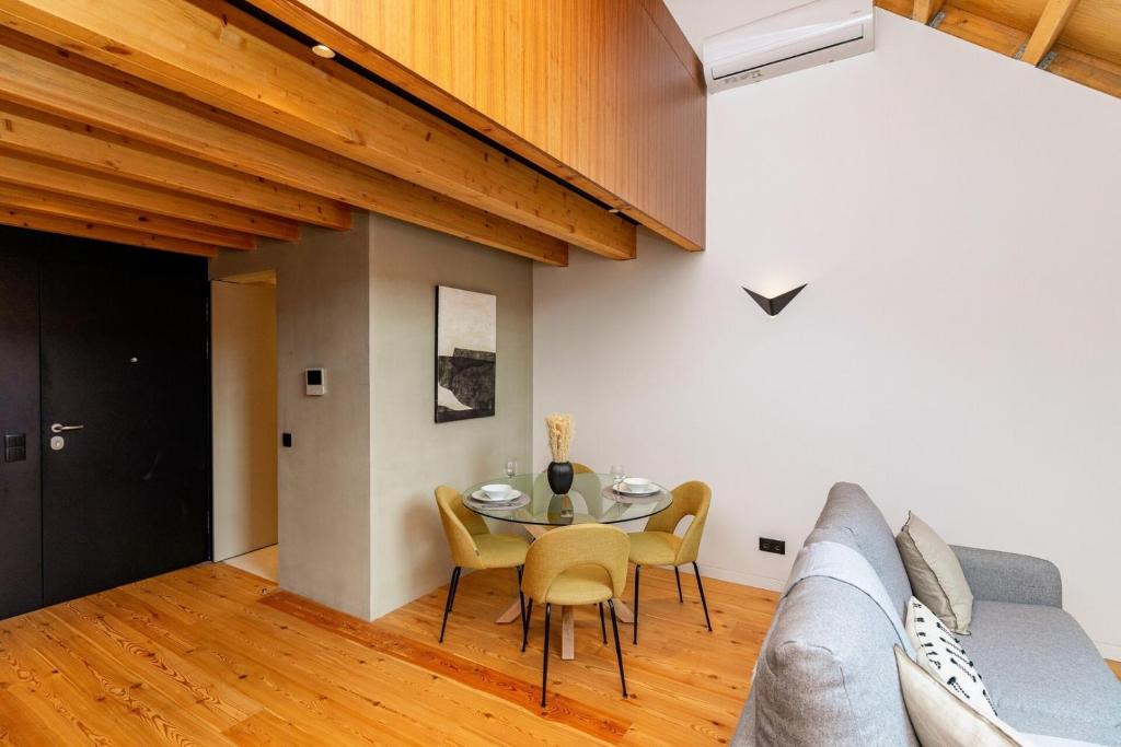 Posezení v ubytování The coolest loft in the heart of the city center