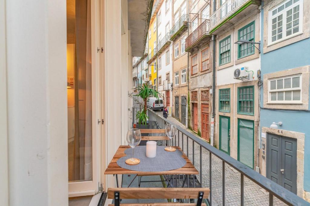 Balkón nebo terasa v ubytování Loft with great balcony and AC close to Clerigos