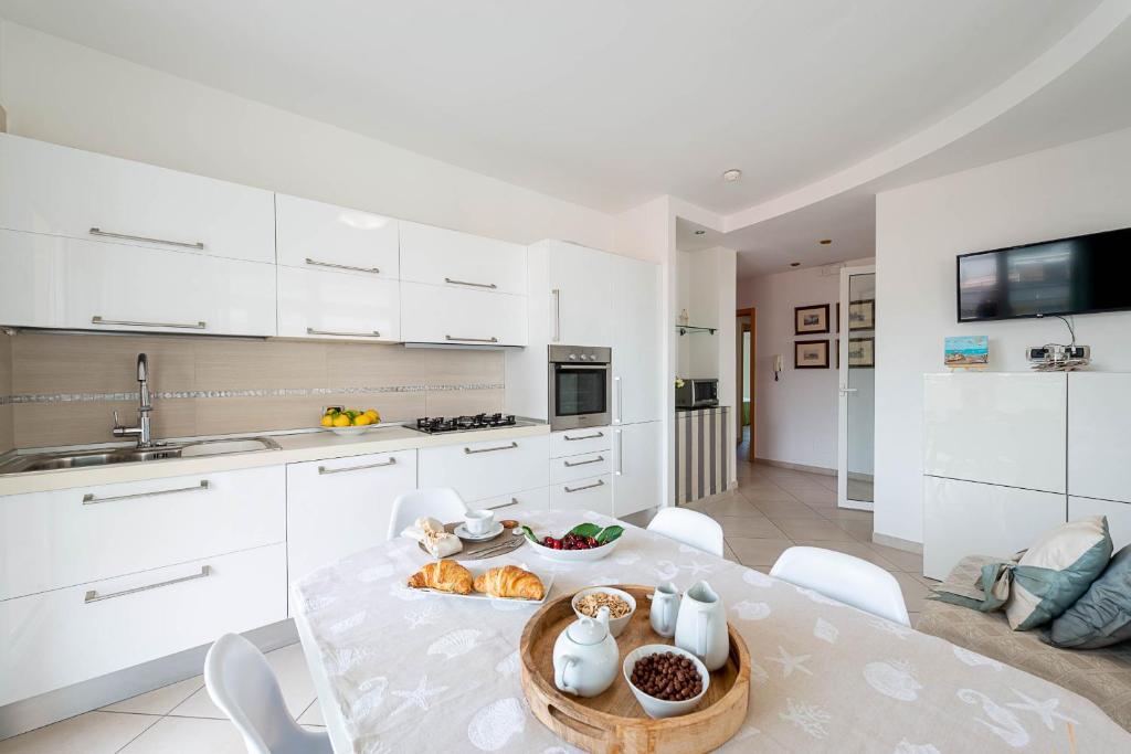 A kitchen or kitchenette at Residence Costa