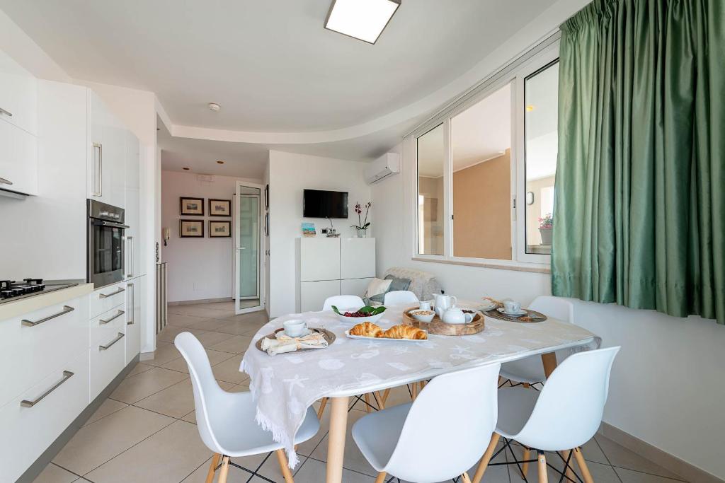 A kitchen or kitchenette at Residence Costa