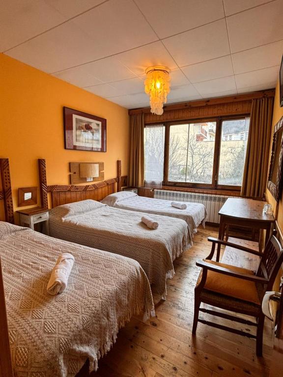 Postel nebo postele na pokoji v ubytování Hotel Prats