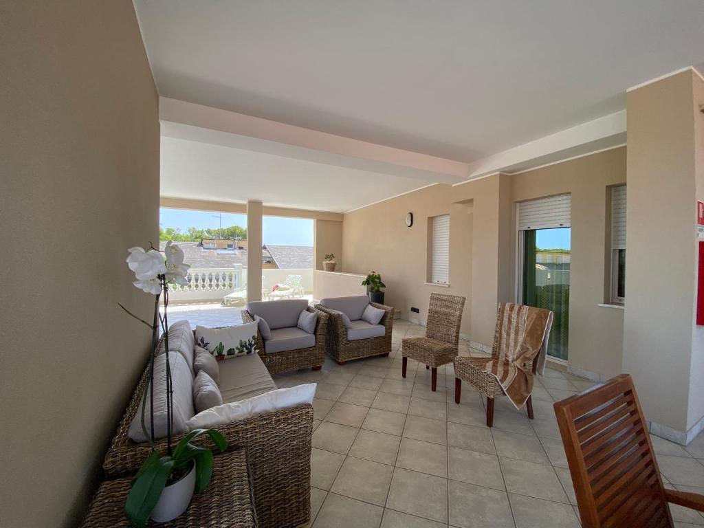 A seating area at Residence Costa