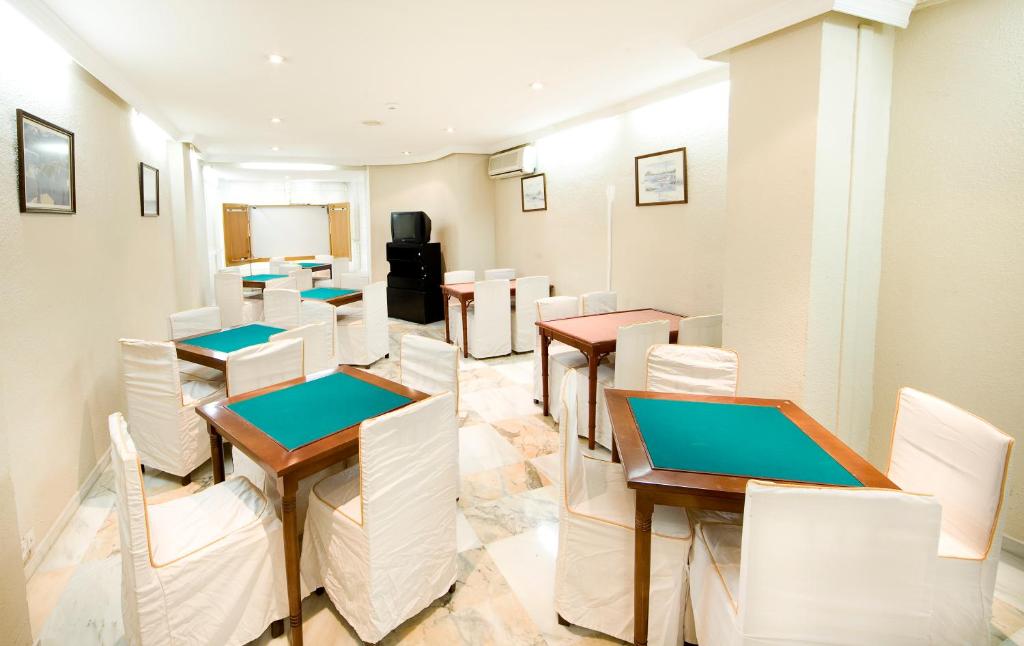 Hotel Monarque El Rodeo - Resim 25