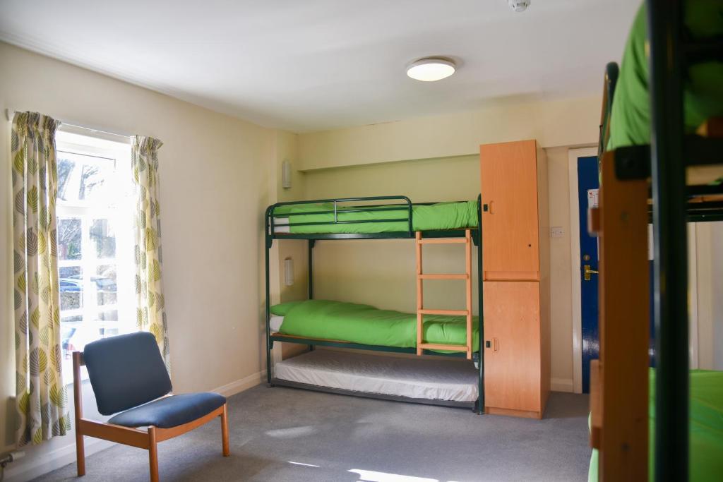 Palanda nebo palandy na pokoji v ubytování Ingleton Hostel