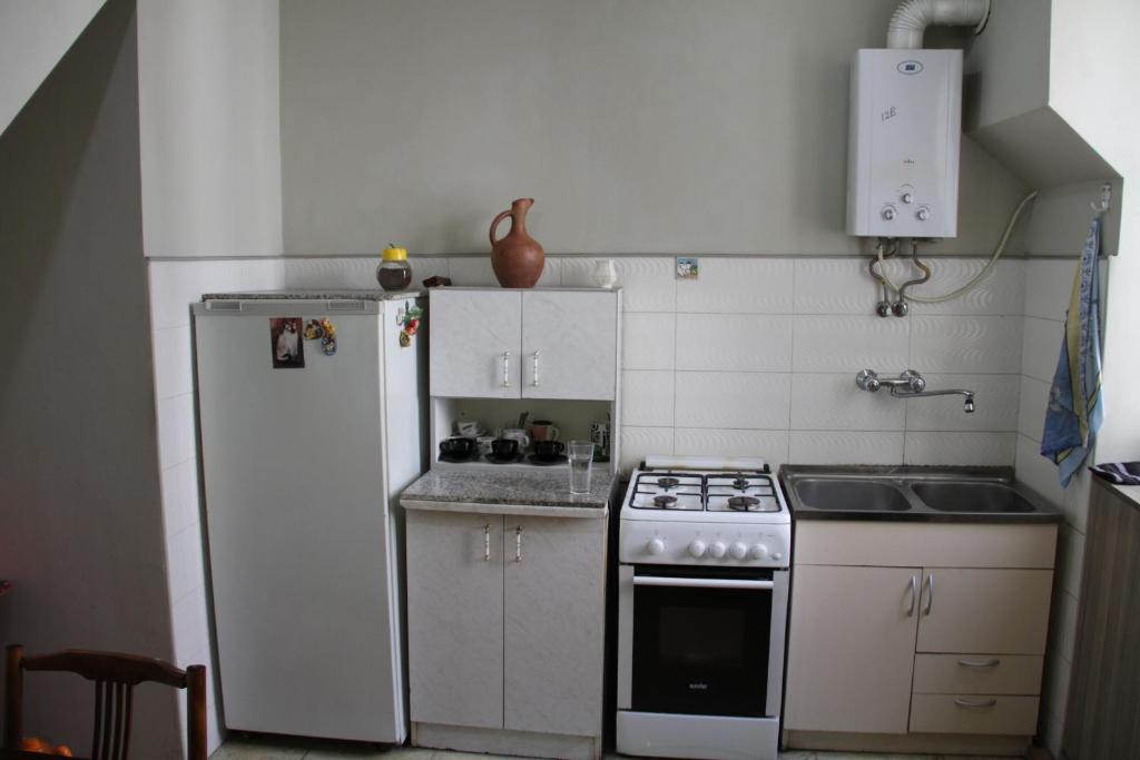 Kuchyň nebo kuchyňský kout v ubytování Sololaki 7 Guest House