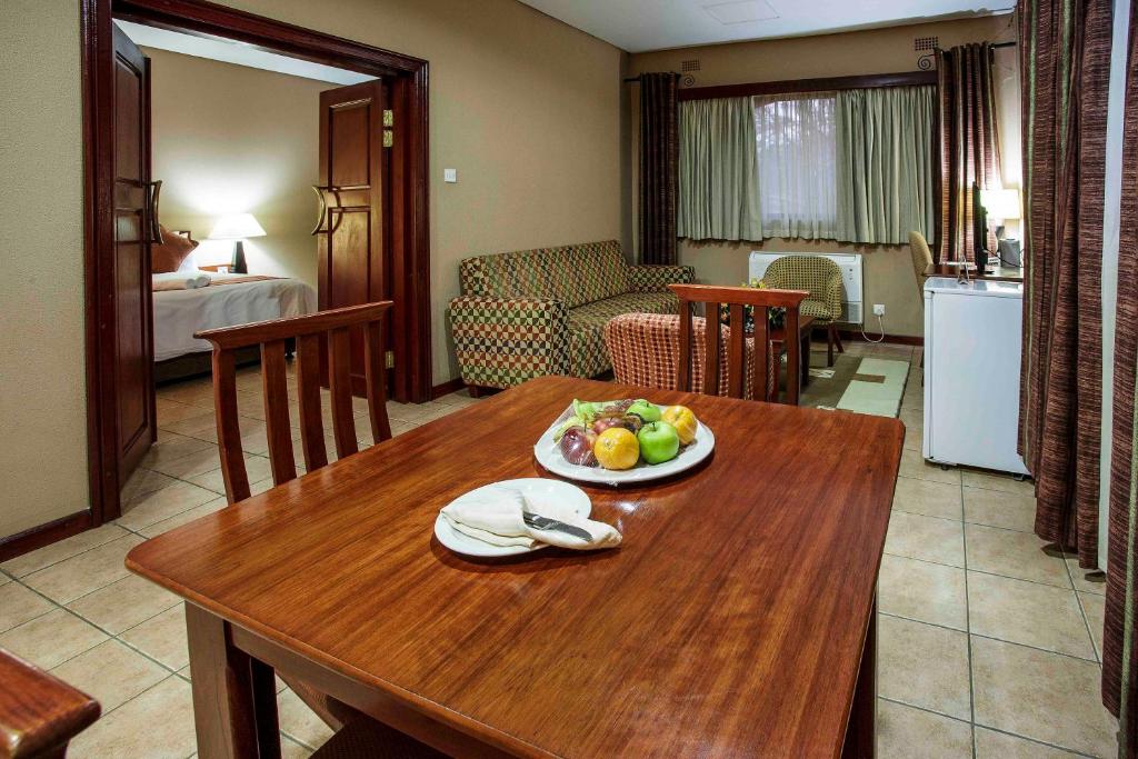 M'kango Golfview Hotel - Suite