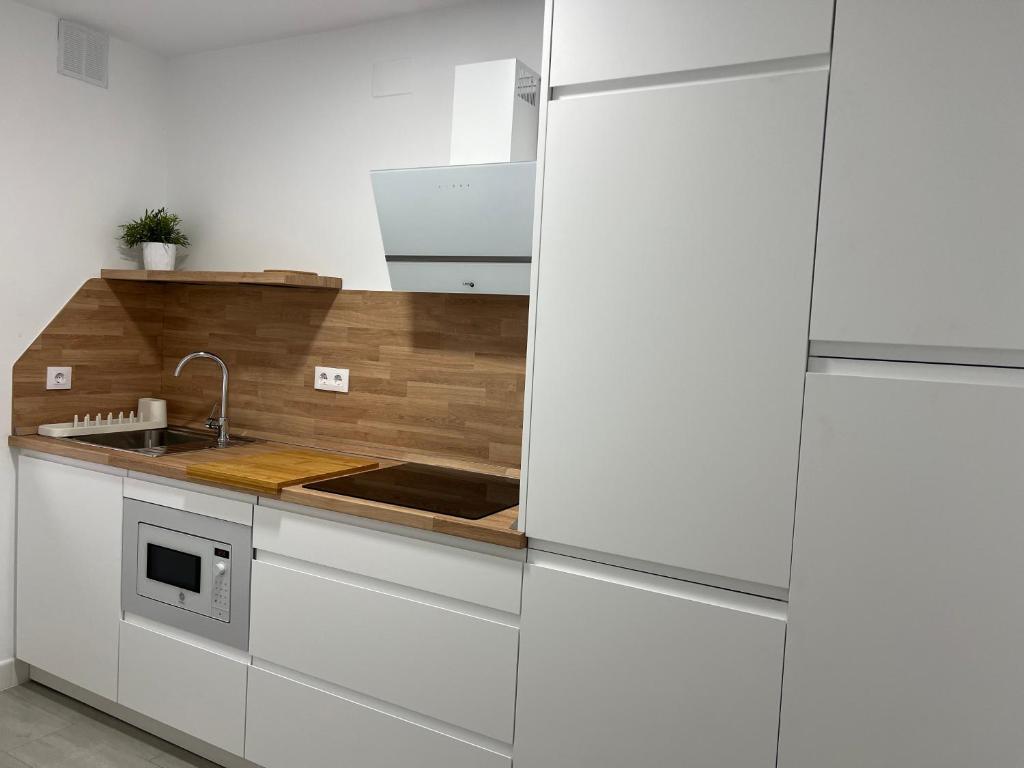 Kuchyň nebo kuchyňský kout v ubytování Apartamentos Ortega