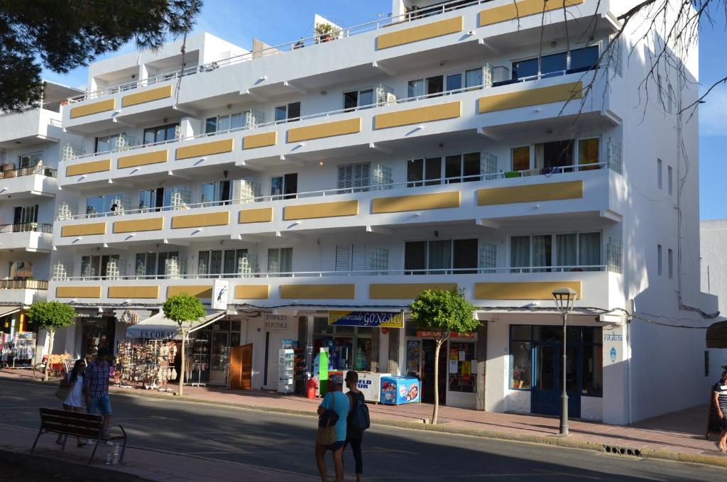 Το κτήριο όπου στεγάζεται  το διαμέρισμα