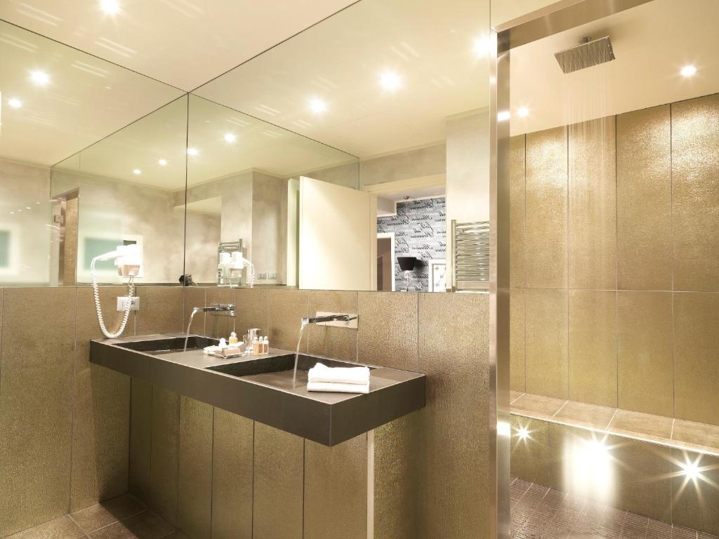 Koupelna v ubytování Savoia Hotel Regency