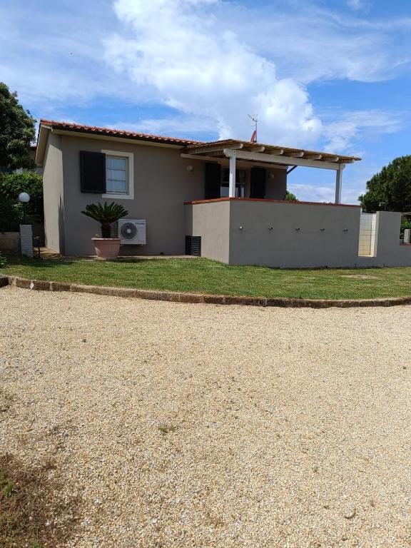 a house with a gravel driveway in front of it at Petit Plaisance in Capoliveri