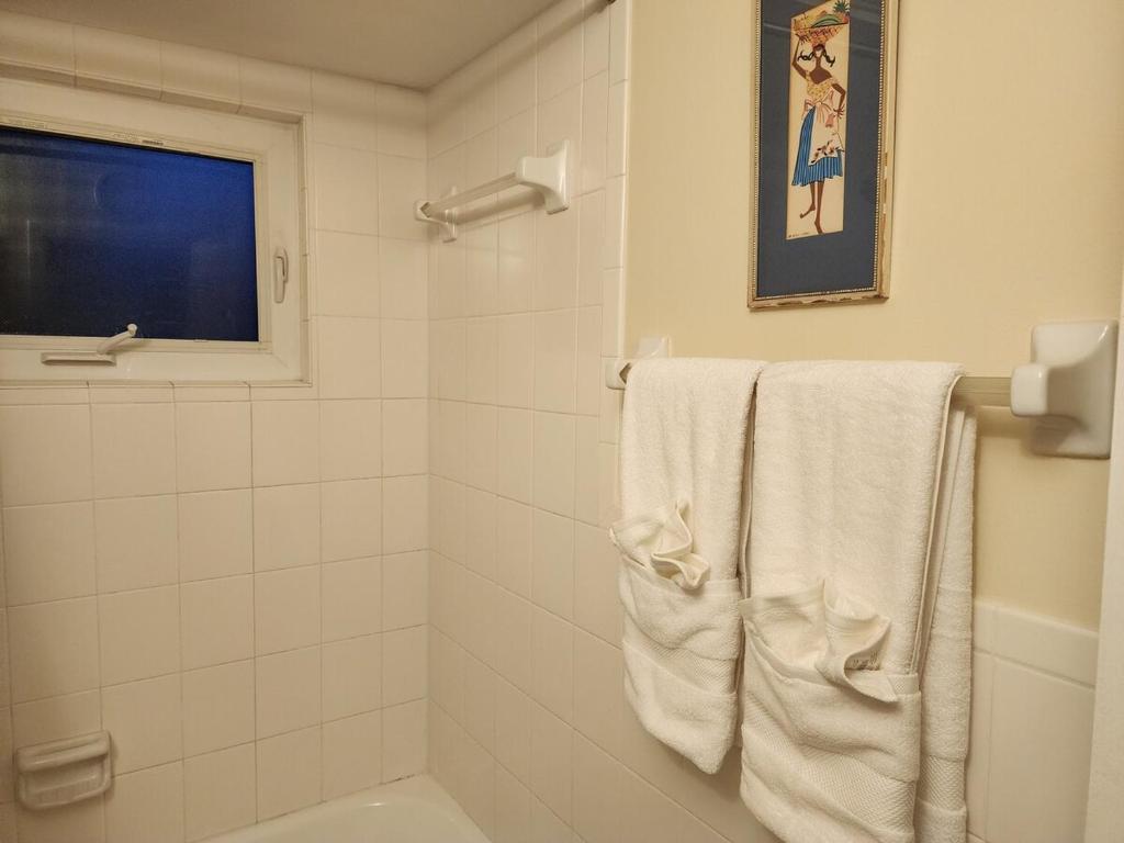 Vannituba majutusasutuses 3BR Oasis with Pool in Cocoa