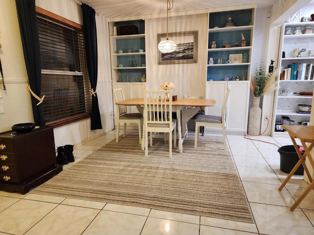 Istumisnurk majutusasutuses 3BR Oasis with Pool in Cocoa