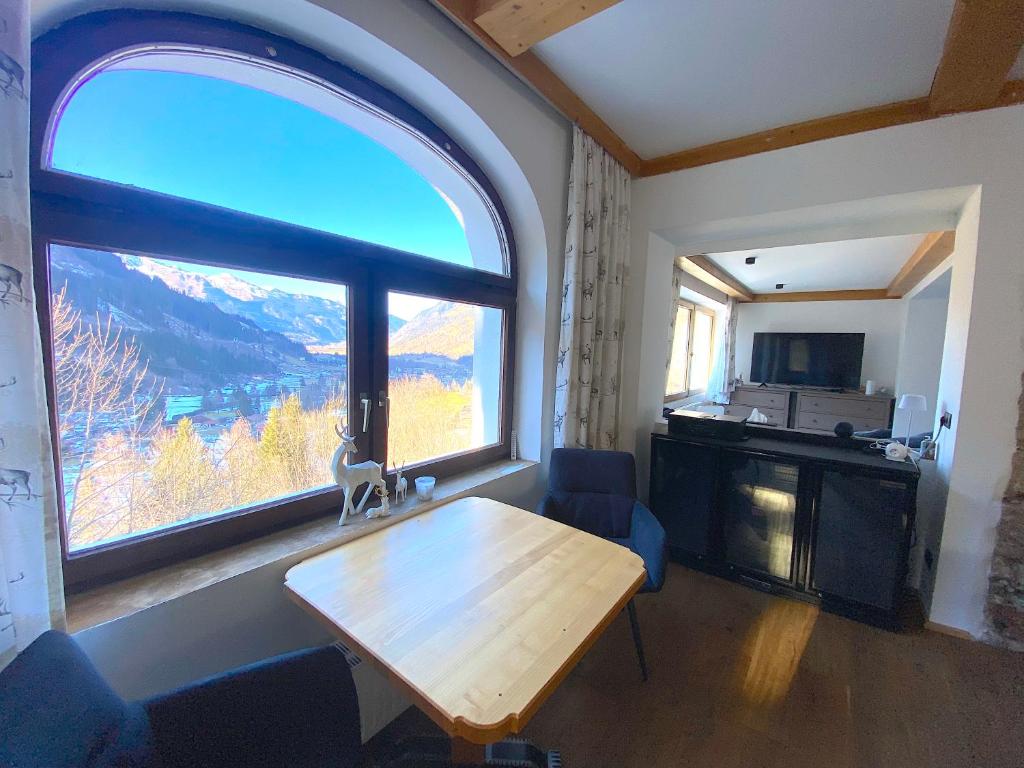 A television and/or entertainment centre at Chalet Badberg