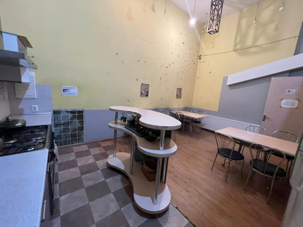 Kuchyň nebo kuchyňský kout v ubytování Galaxy Hostel