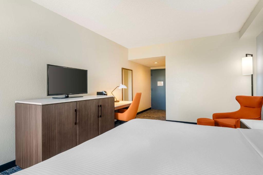 Best Western Plus Universal Inn - Free Shuttle to Universal Studios! photo