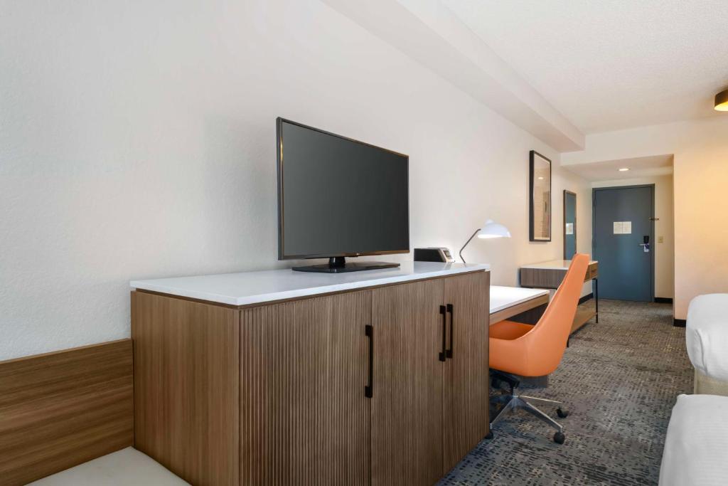 Best Western Plus Universal Inn - Free Shuttle to Universal Studios! photo