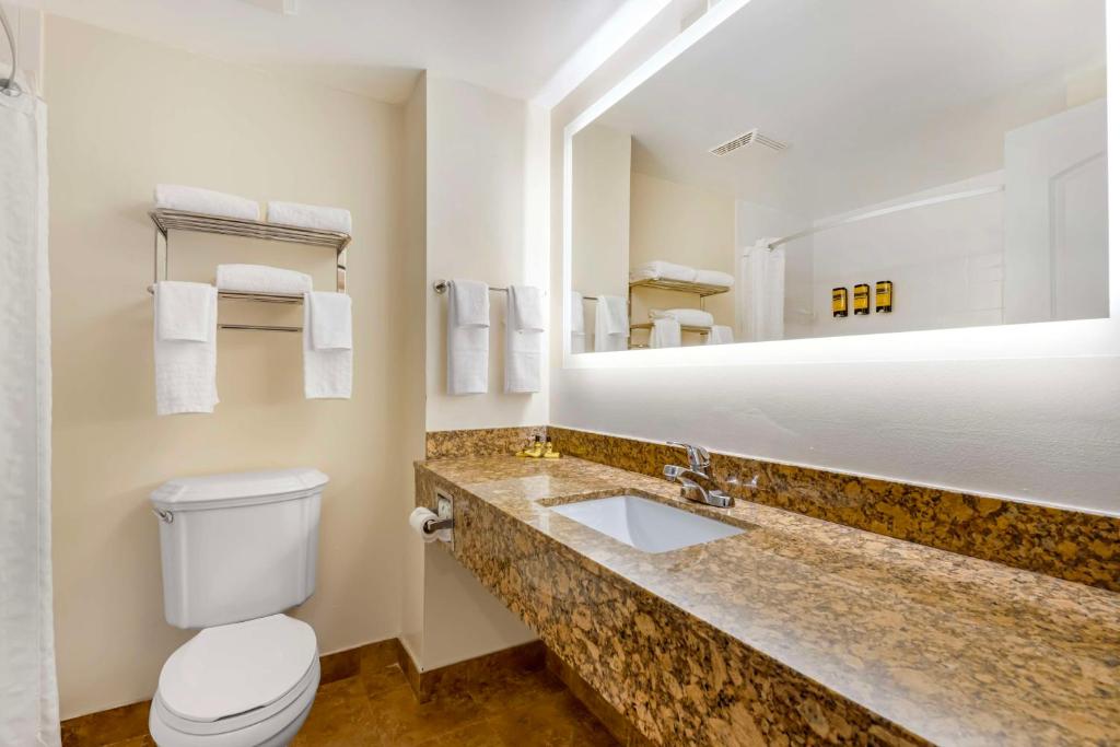 Best Western Plus Universal Inn - Free Shuttle to Universal Studios! photo