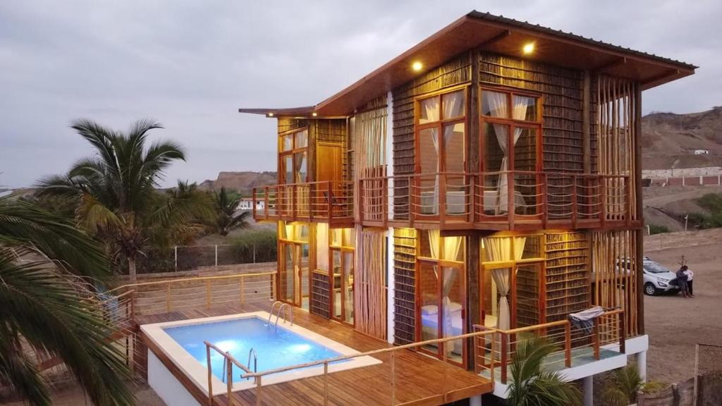 Top tower Caleta Grau Top Host