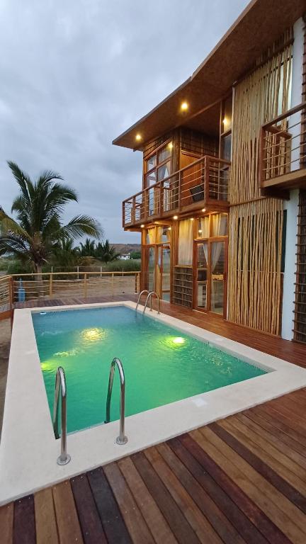 Top tower Caleta Grau Top Host