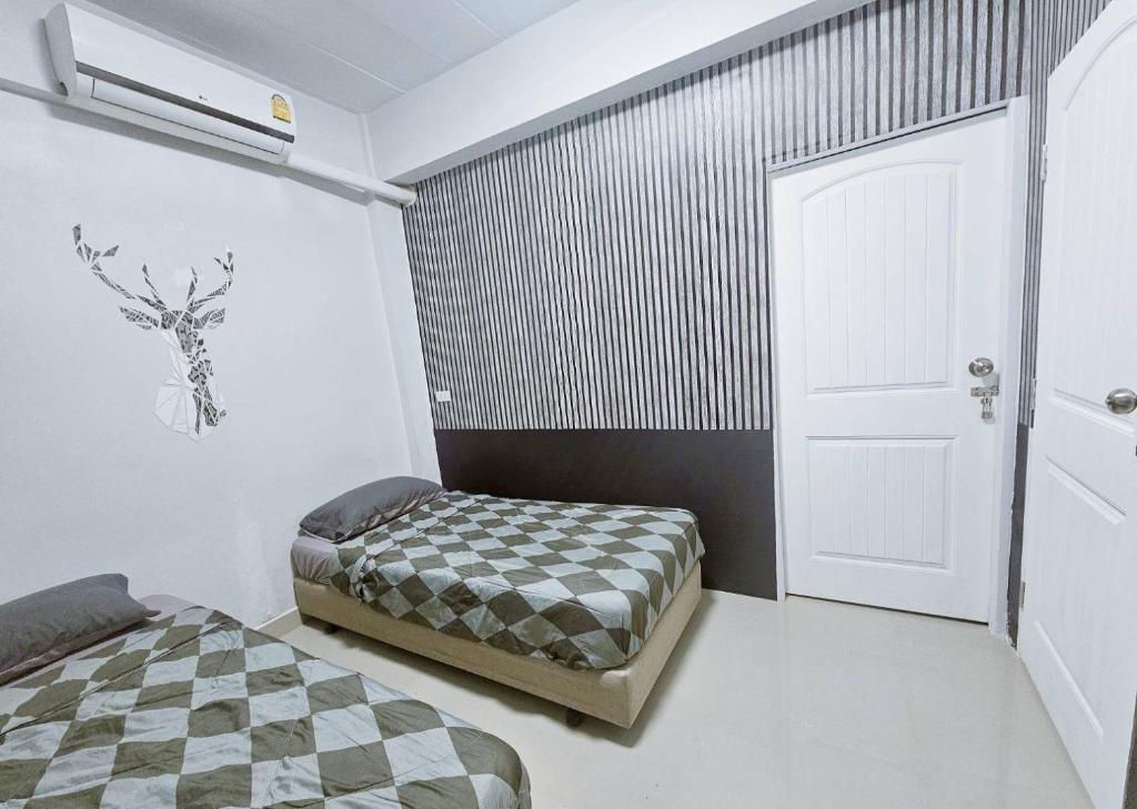 Postel nebo postele na pokoji v ubytování Future Hostel Pattaya