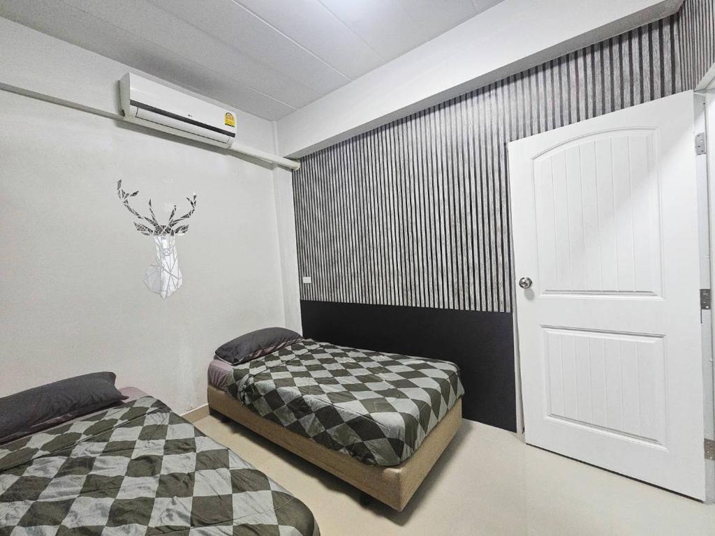 Postel nebo postele na pokoji v ubytování Future Hostel Pattaya