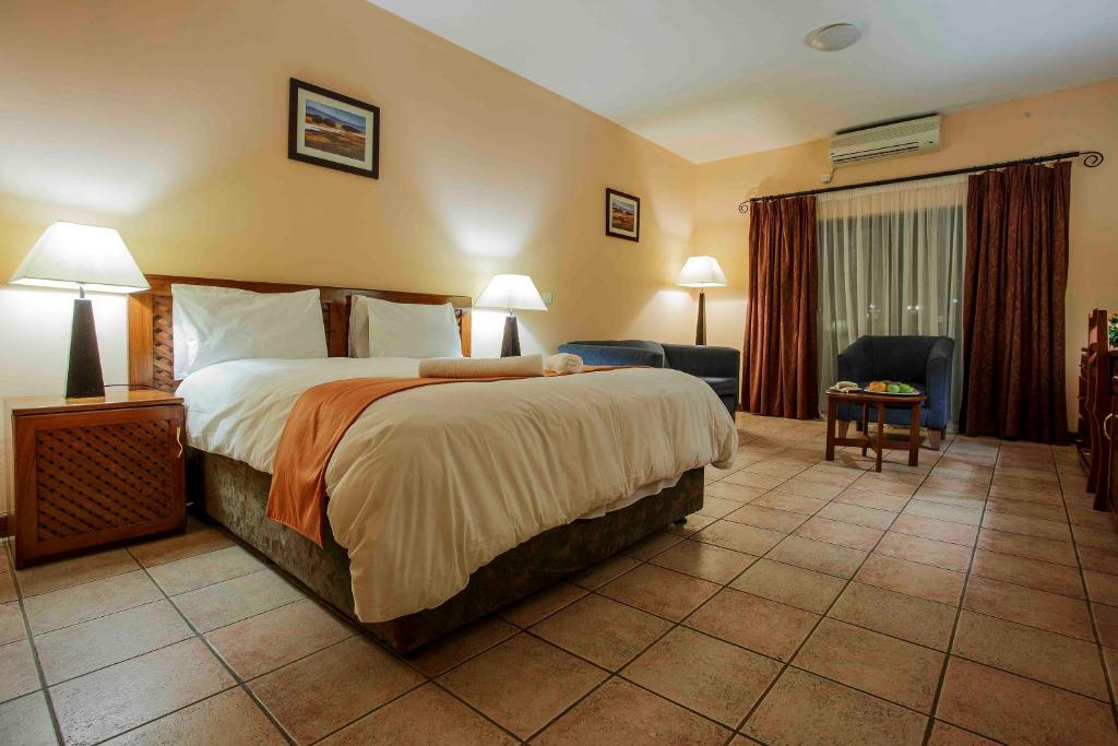M'kango Golfview Hotel - Double Room