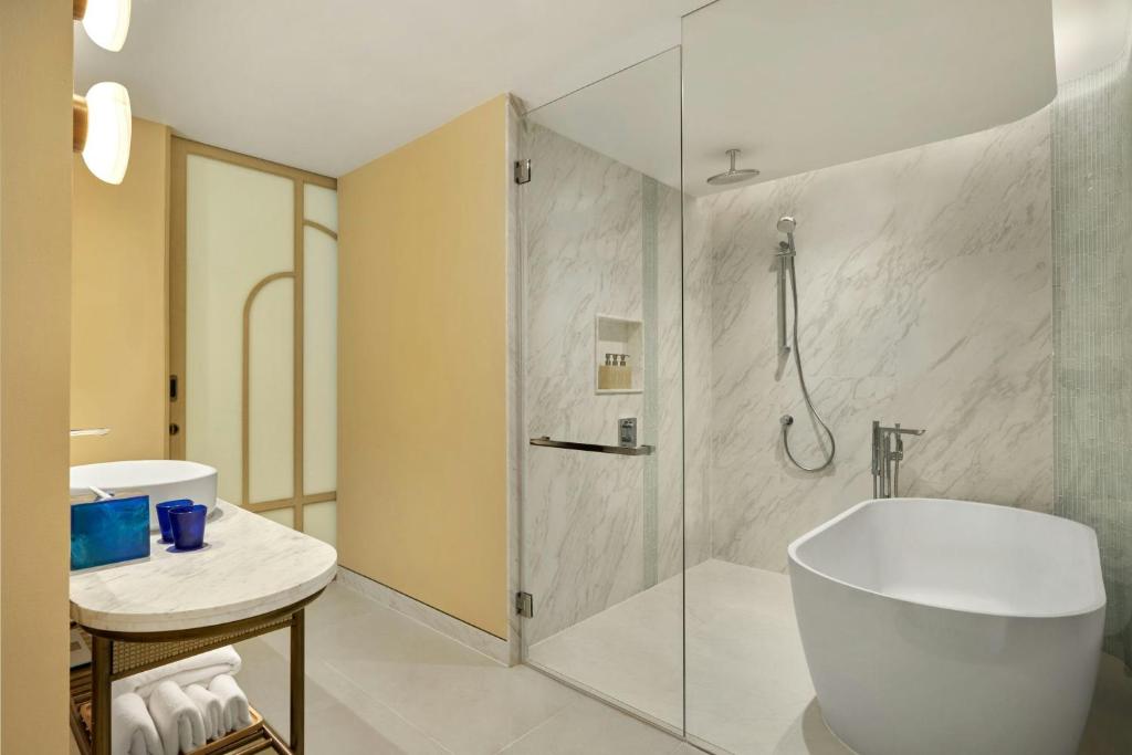 Veranda Resort Phuket, Autograph Collection - 5