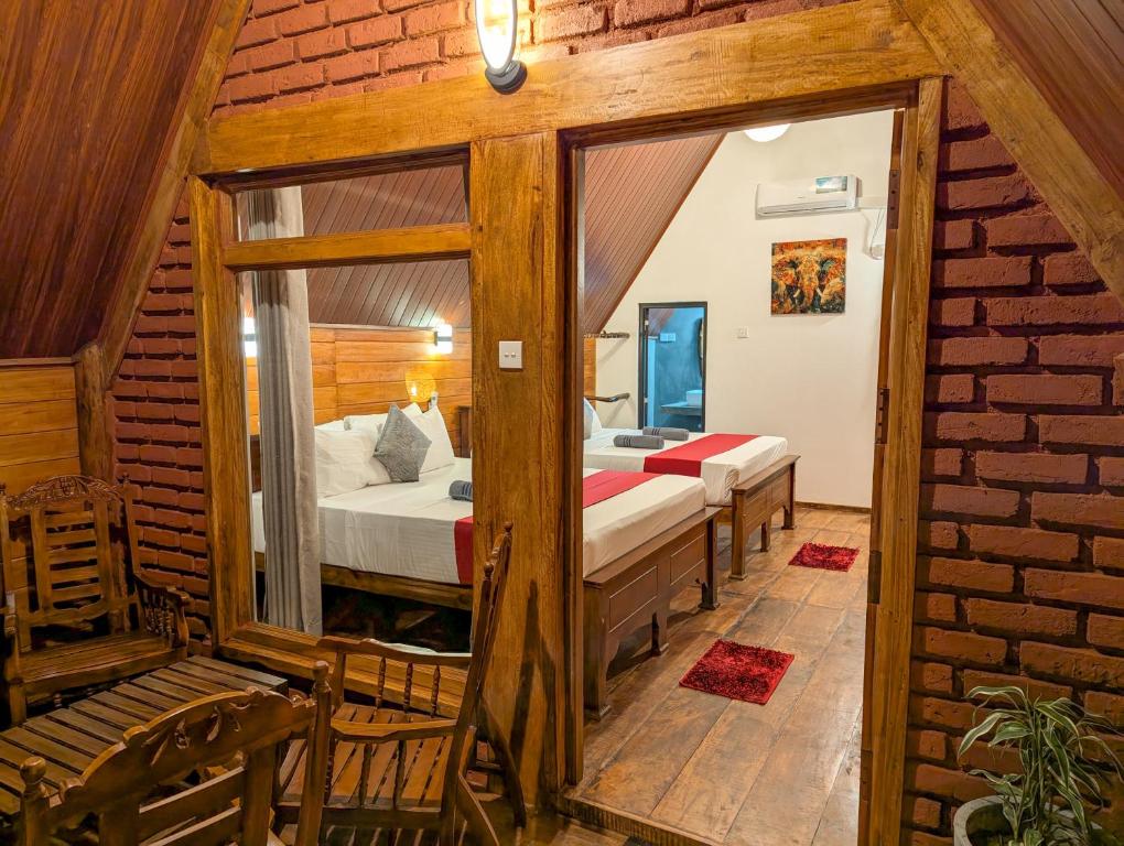 Postel nebo postele na pokoji v ubytování Wooden Cabana Sigiriya