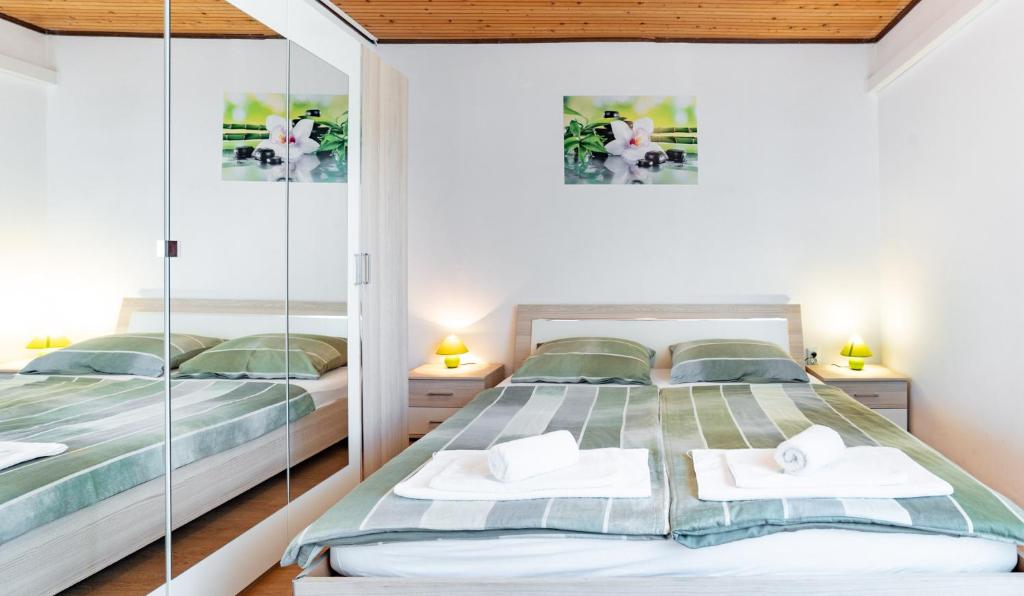 Posteľ alebo postele v izbe v ubytovaní Apartments Lores