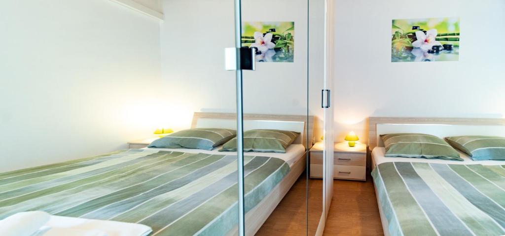 Posteľ alebo postele v izbe v ubytovaní Apartments Lores