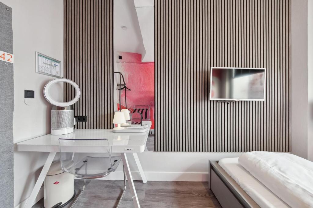The Room 44 - Standard Single Room With Shared Bathroom