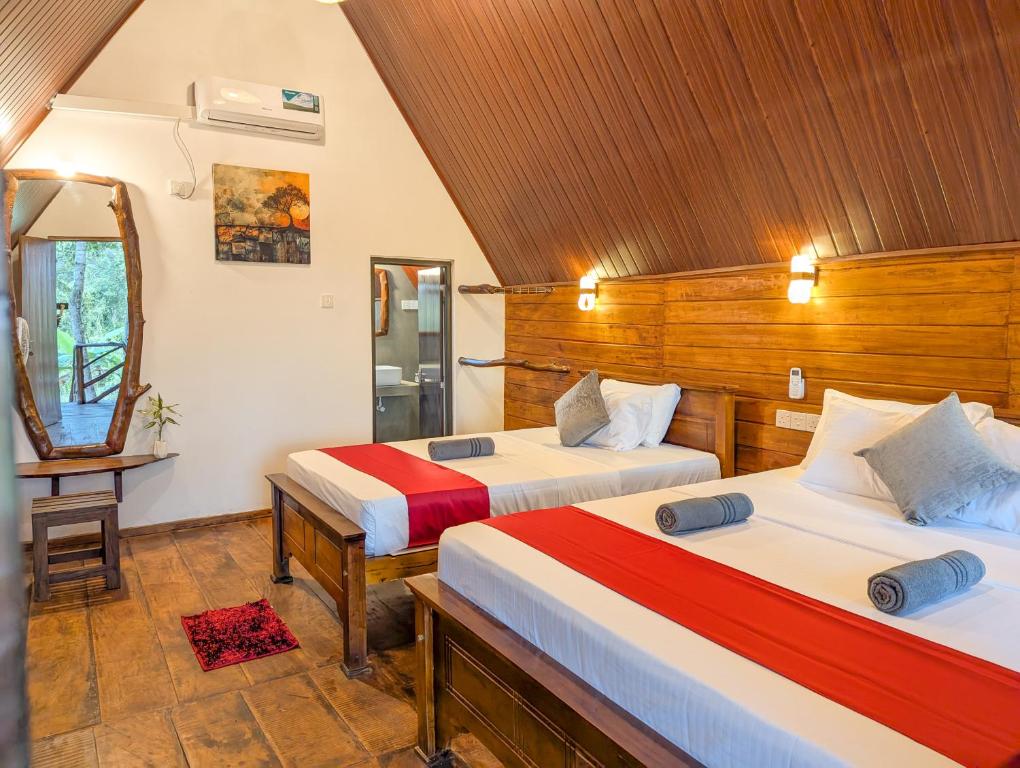 Postel nebo postele na pokoji v ubytování Wooden Cabana Sigiriya