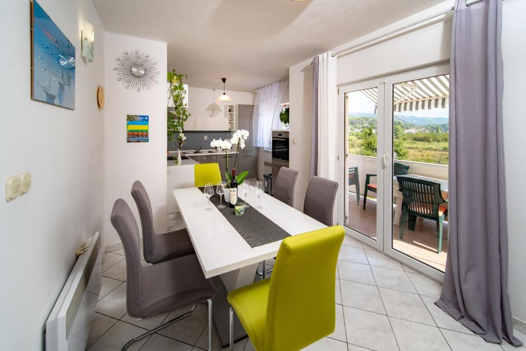Kuchyňa alebo kuchynka v ubytovaní Apartments Lores