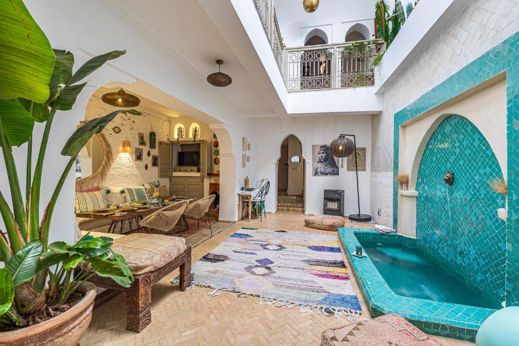 a large living room with a tub in the middle at Riad Chill&Relax Dar Tayri in Marrakech